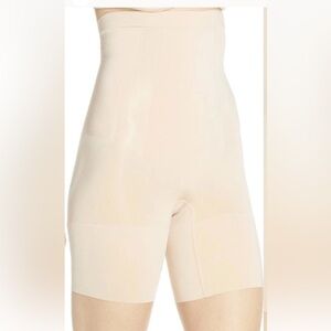 Spanx OnCore high-waisted mid-thigh shaping short nude buff Size Large